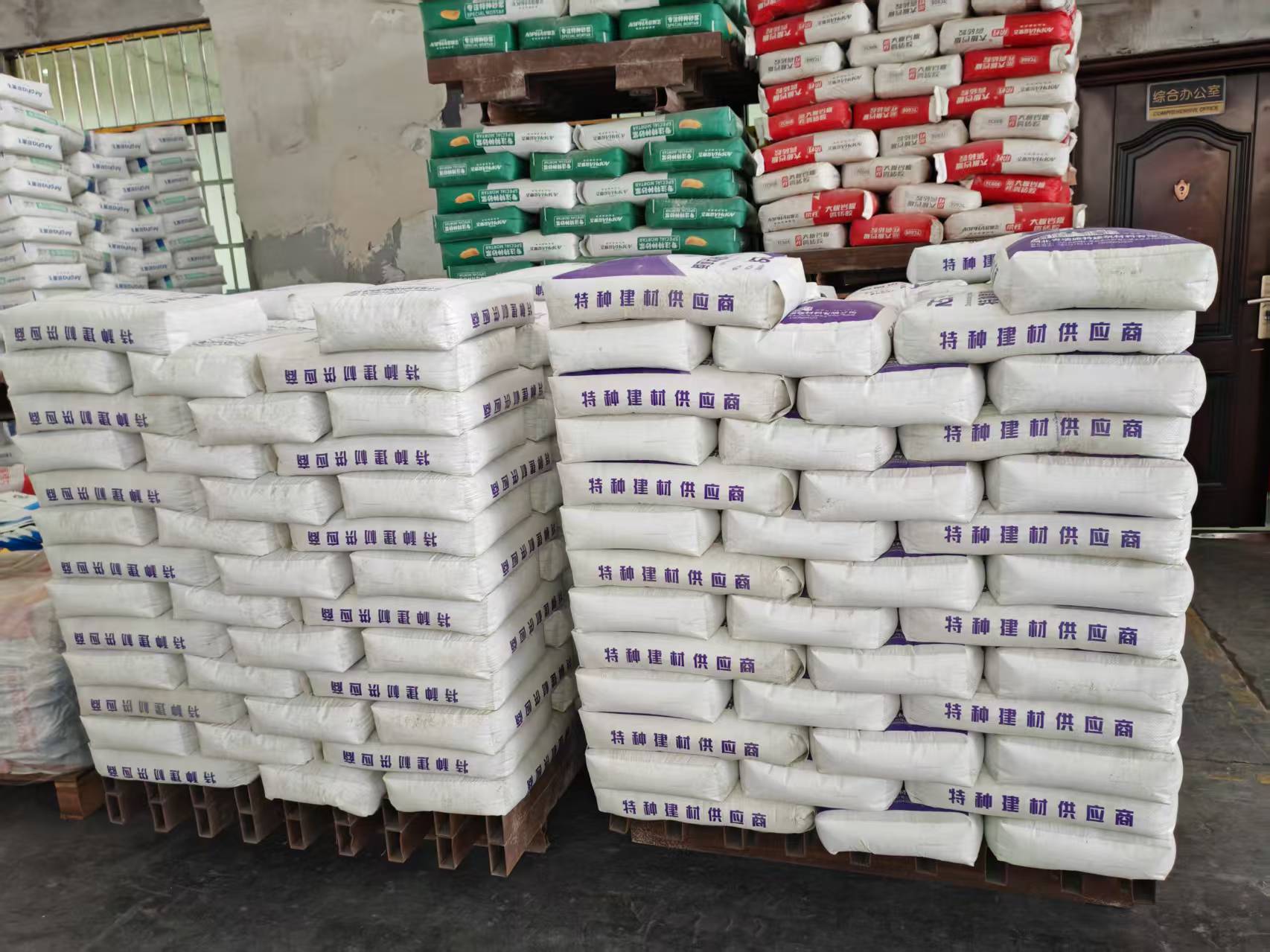 澜沧拱顶带模注浆料